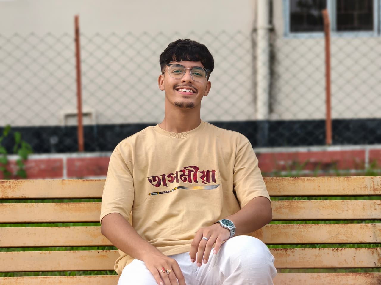 Okhomiya tee