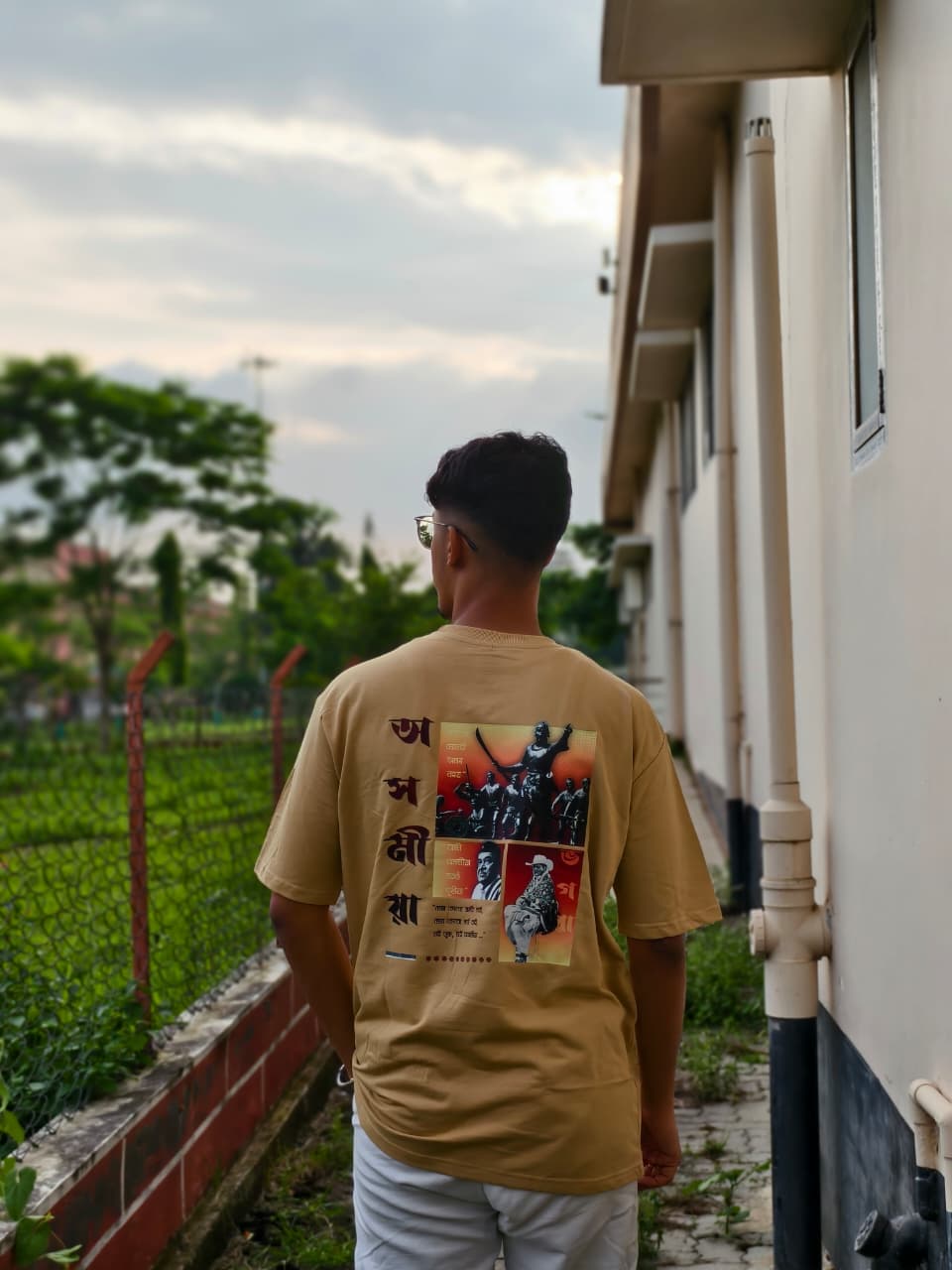 Okhomiya tee